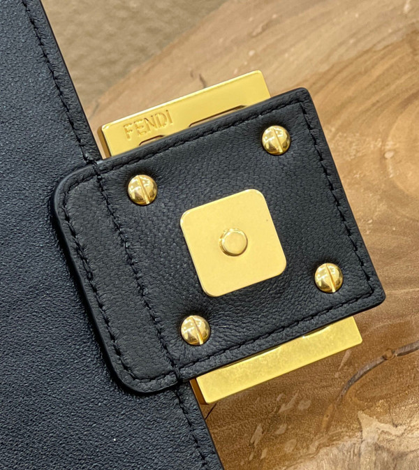 F**di baguette chain midi 397b98-24*14*7cm