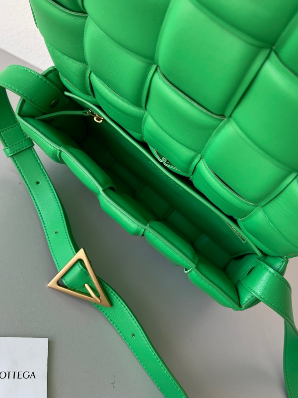 bo*te*ga Ve*ne*ta cassette