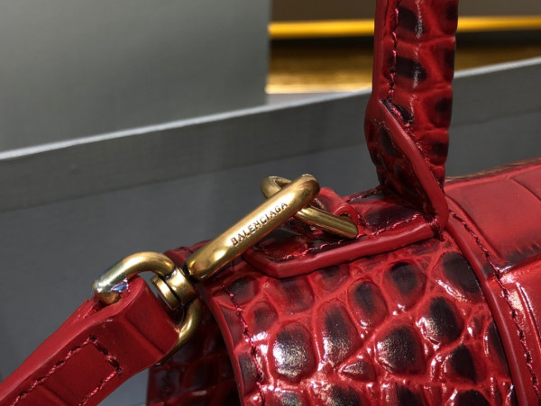 Ba*len*cia*ga hourglass