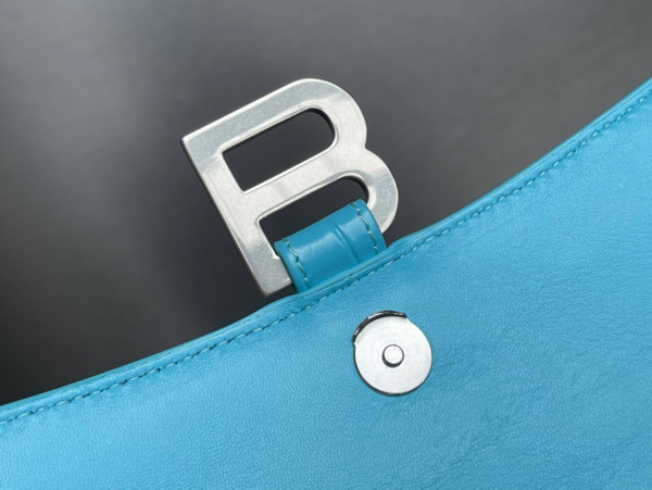 Ba*len*cia*ga hourglass