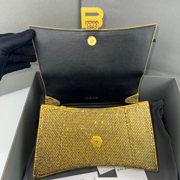 Ba*len*cia*ga hourglass