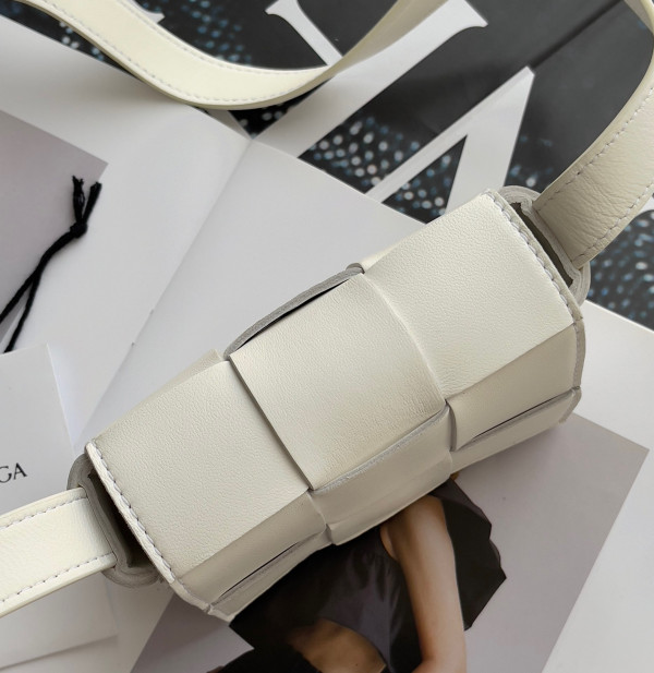 bo*te*ga Ve*ne*ta candy mini cassette-12*8*4cm