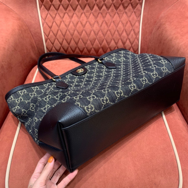 G*u*i ophidia medium tote with web