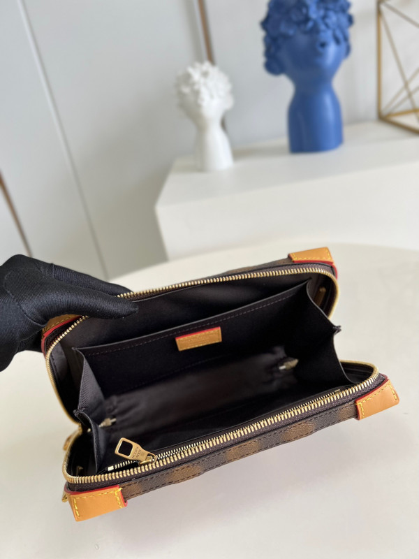 l0*is V*t0n soft trunk