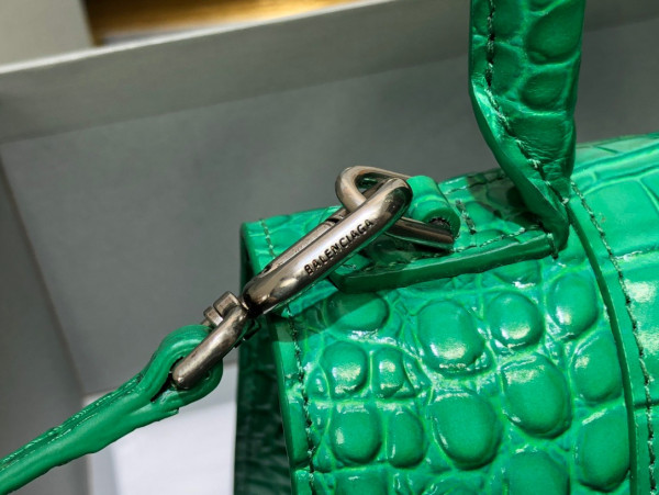 Ba*len*cia*ga hourglass