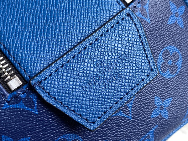 l0*is V*t0n dopp kit toilet pouch