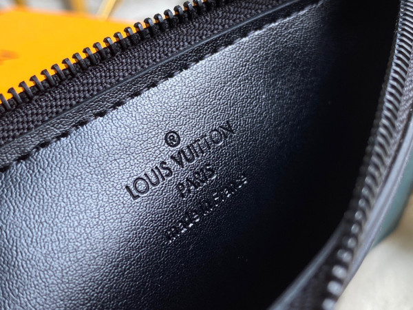 l0*is V*t0n cc holder