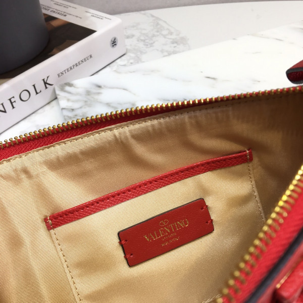 VALENTINO GARAVANI VSLING GRAINY CLUTCH