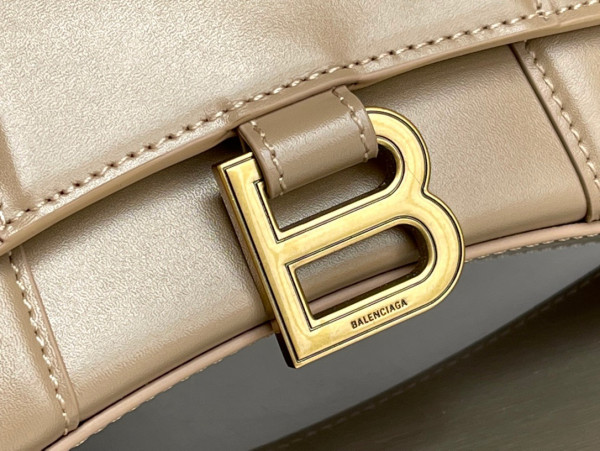 Ba*len*cia*ga hourglass