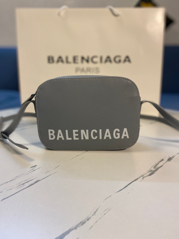 Ba*len*cia*ga everyday camera bag xs