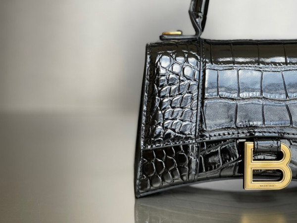 Ba*len*cia*ga hourglass