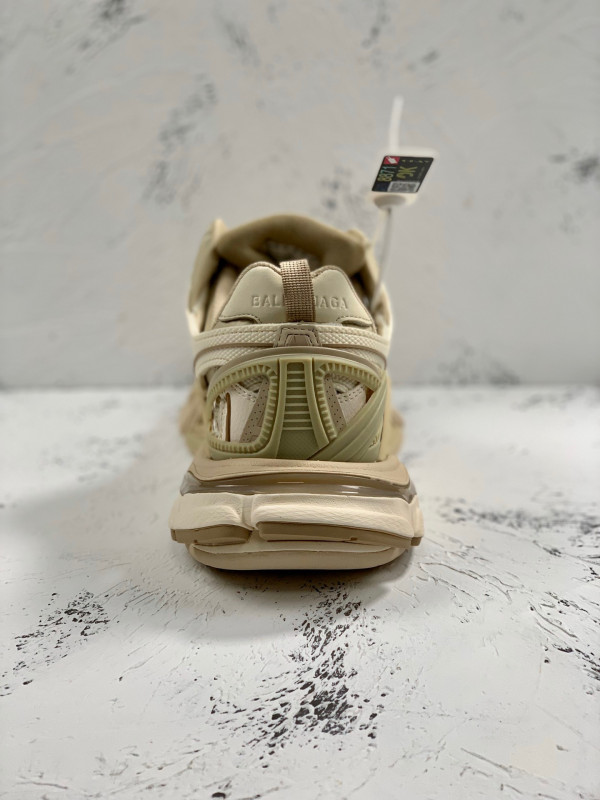 Ba*len*cia*ga track.2