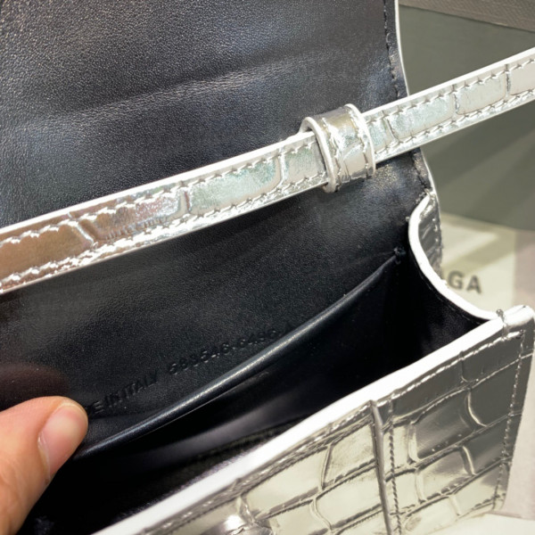 Ba*len*cia*ga hourglass