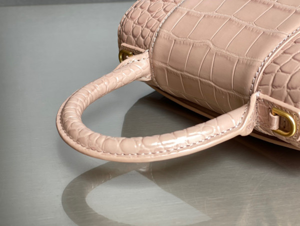 Ba*len*cia*ga hourglass