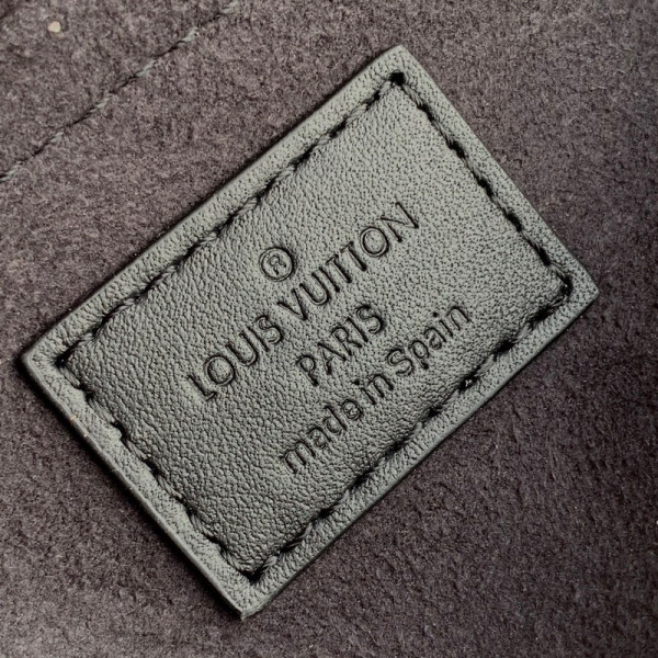 l0*is V*t0n soft trunk