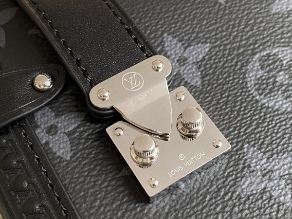 l0*is V*t0n side trunk mm