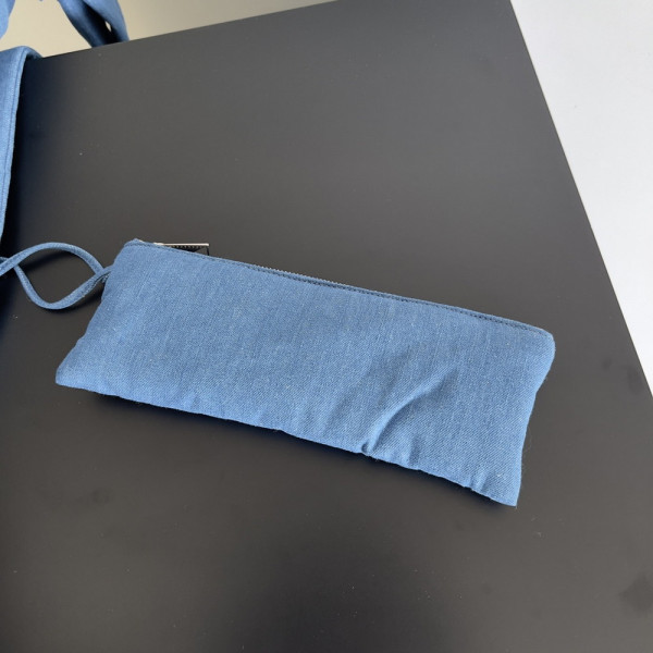 bo*te*ga Ve*ne*ta padded tech cassette