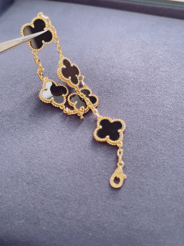 V*N CL*F & arpels  perlée bracelet