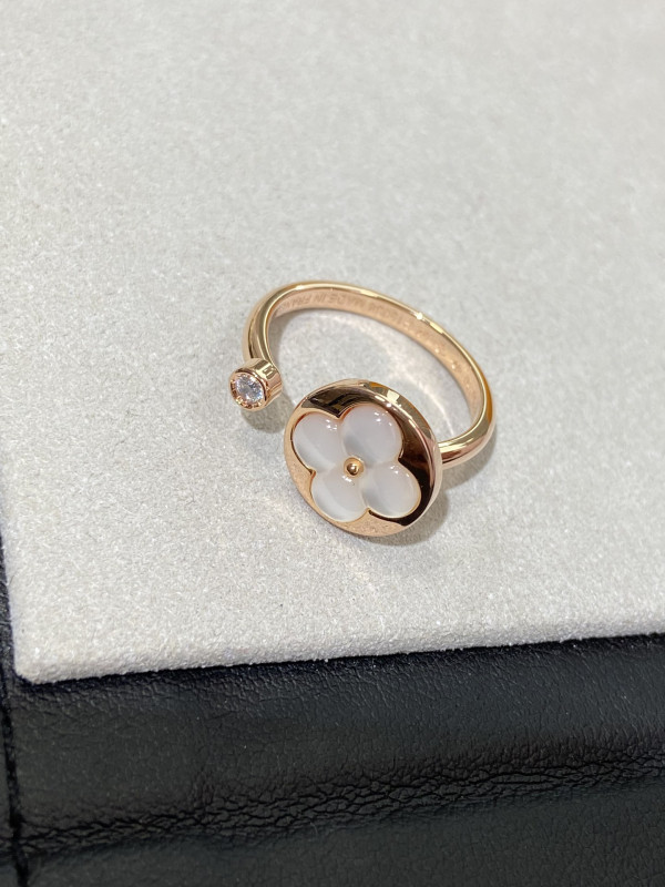 l0*is V*t0n earrings