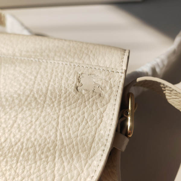 B**rry chess satchel