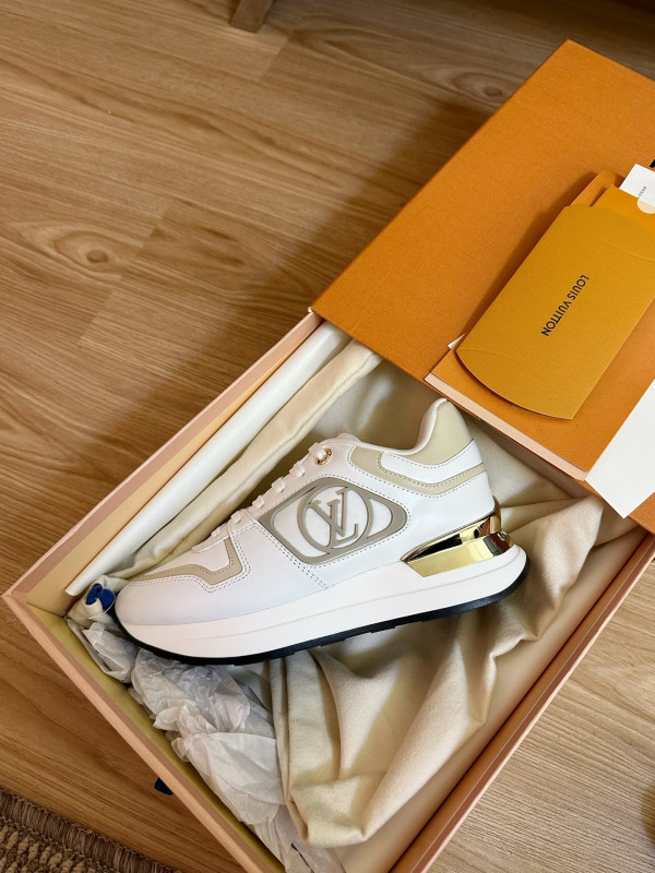 l0*is V*t0n sneakers