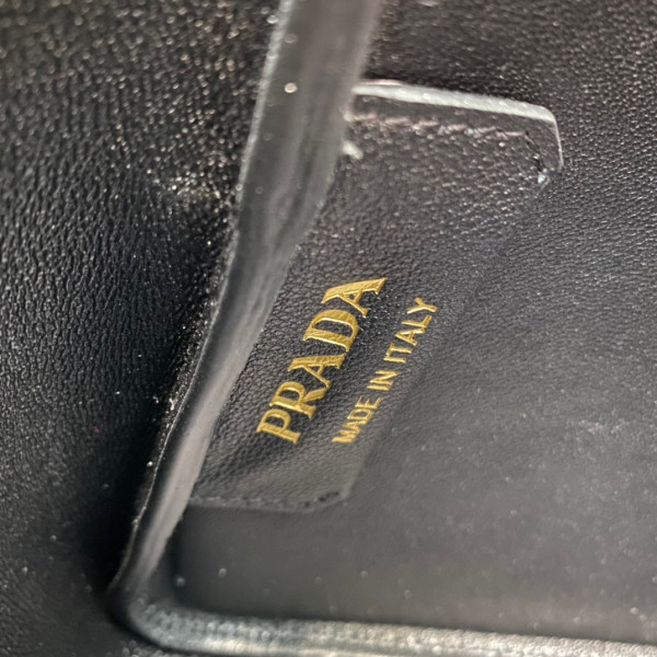 Pra*a leather handbag-28*18*11cm