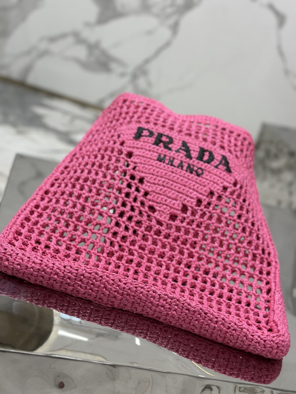 Pra*a crochet tote bag