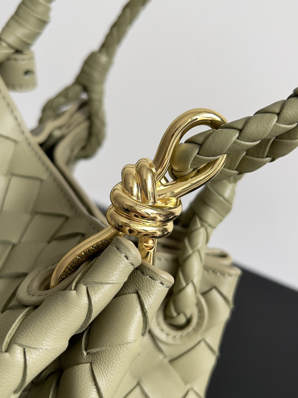 bo*te*ga Ve*ne*ta andiamo parachute small shoulder bag