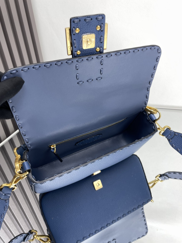 F**di baguette-26*13*6cm