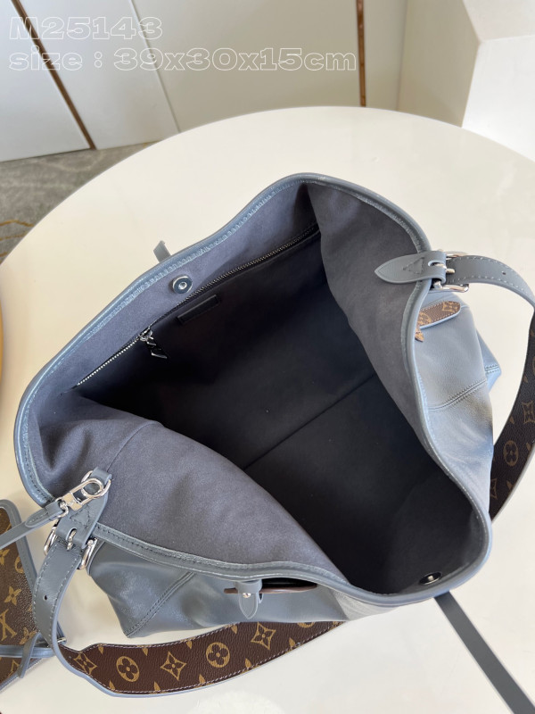 l0*is V*t0n carryall mm- 39 x 30 x 15cm