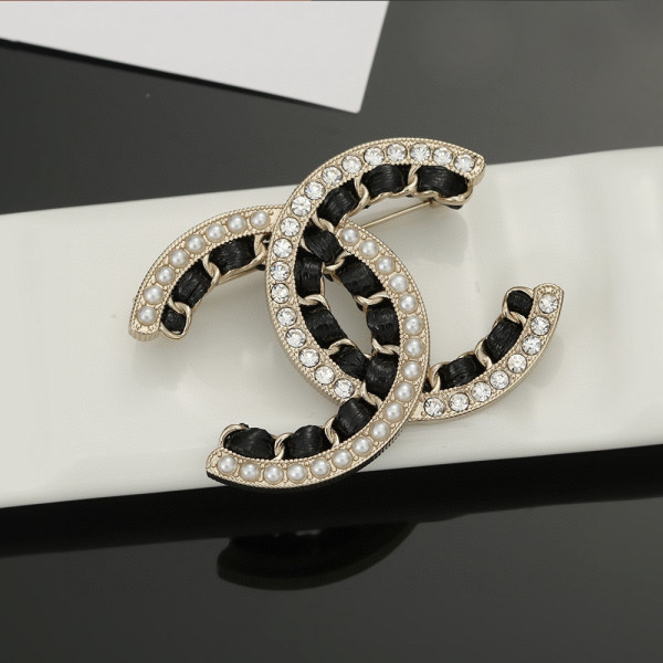 CL BROOCH