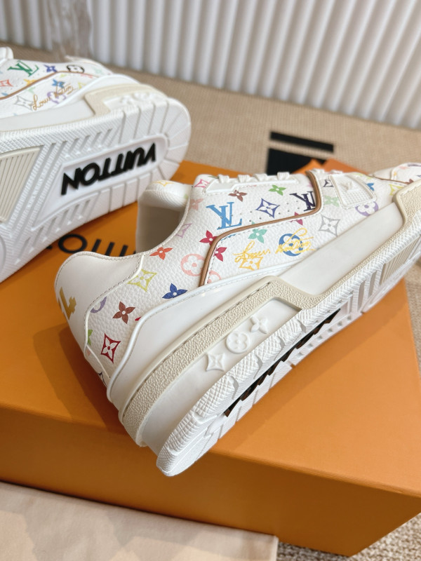 l0*is V*t0n sneakers