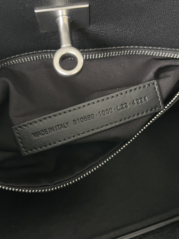 Ba*len*cia*ga bel air small shoulder bag