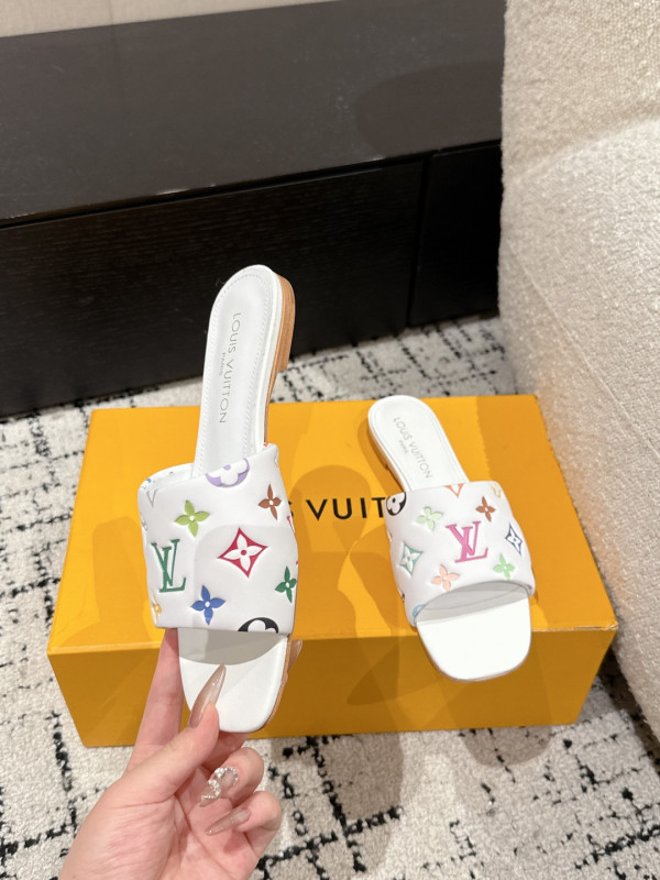 l0*is V*t0n slippers