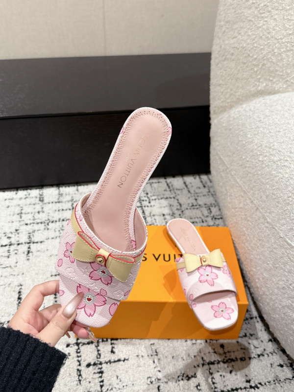 l0*is V*t0n slippers