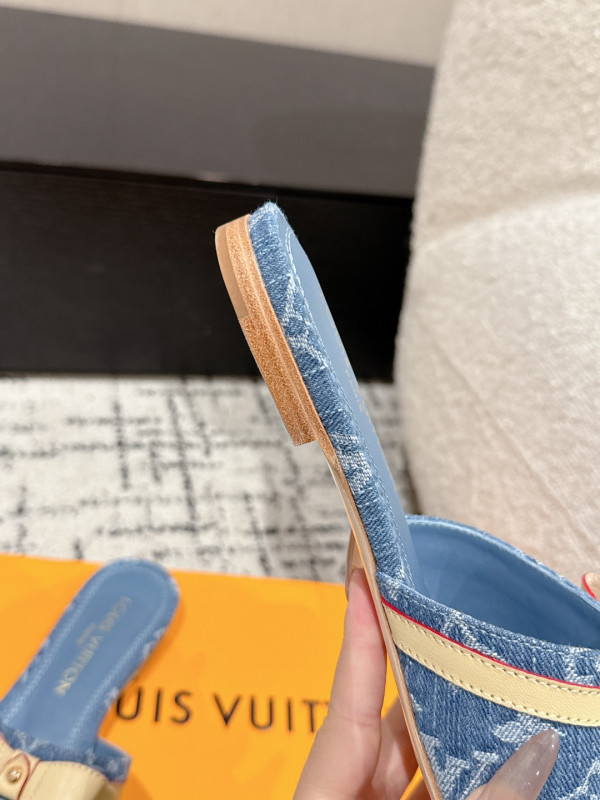 l0*is V*t0n slippers