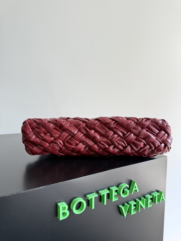 bo*te*ga Ve*ne*ta kalimero cha cha