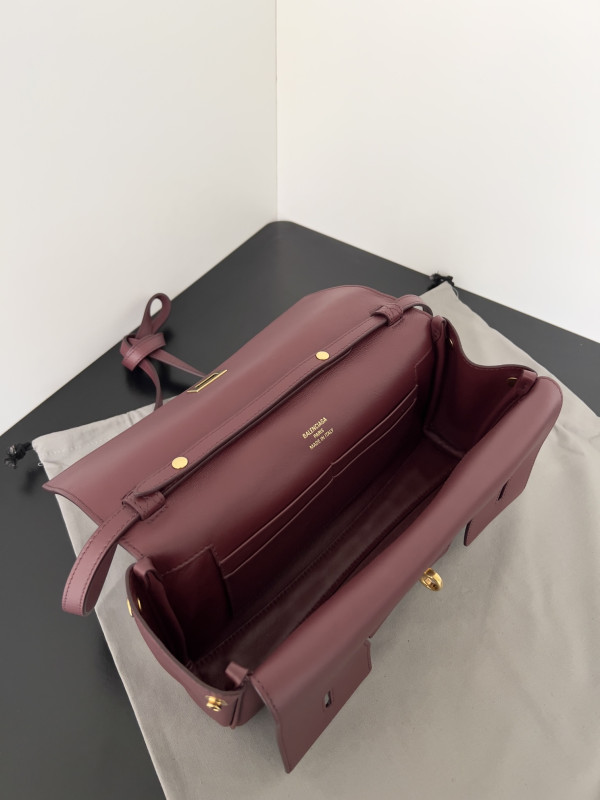 Ba*len*cia*ga bel air small clutch