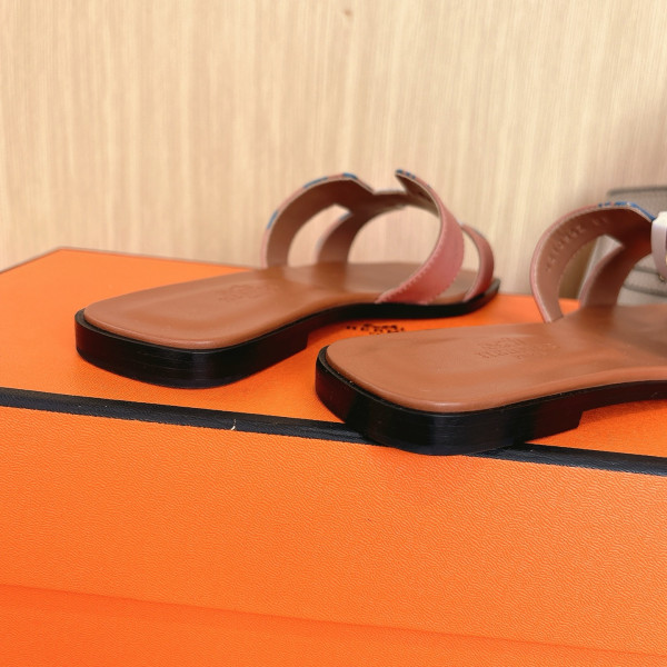 H**mes sandals