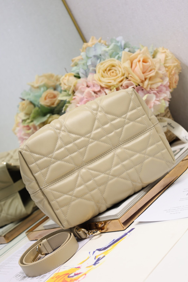 Medium Diro Toujours Vertical Tote Bag-23*24*16CM