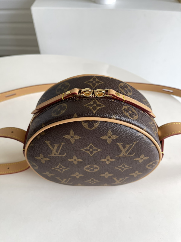 l0*is V*t0n nicolas ghesquière