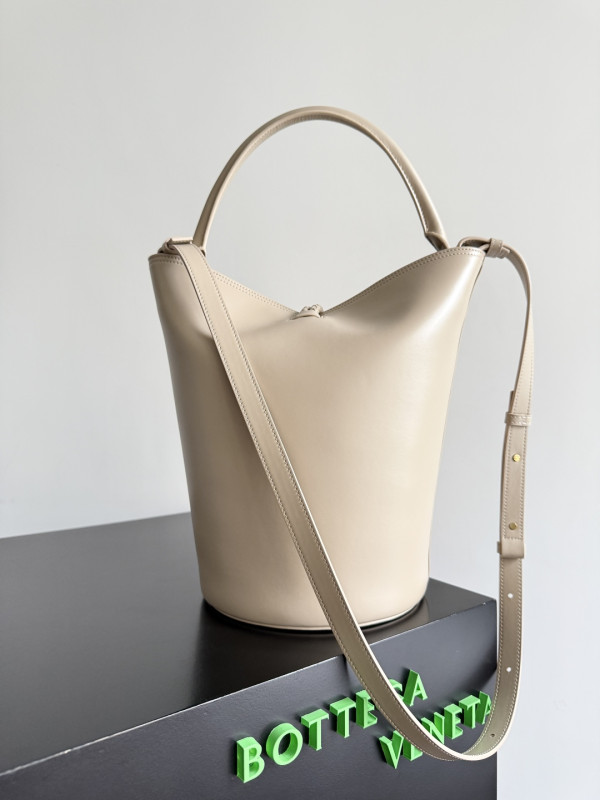 bo*te*ga Ve*ne*ta small liberta bucket - 22*18*15cm