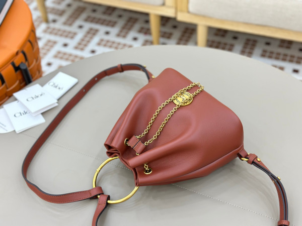 Chloe bracelet backpack in grained leather- 22*20*10.5cm