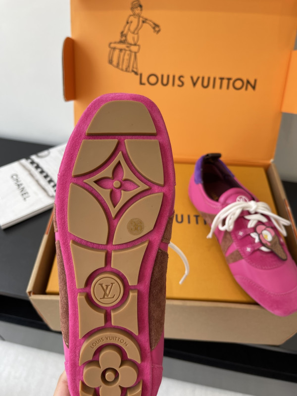 l0*is V*t0n sneakerina