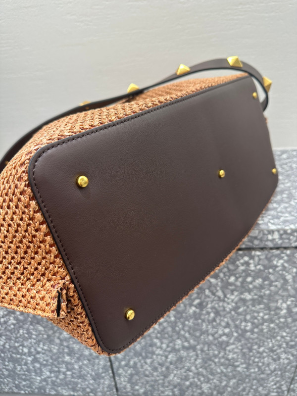 VALENTINO MEDIUM STRAW SUMMER TOTE