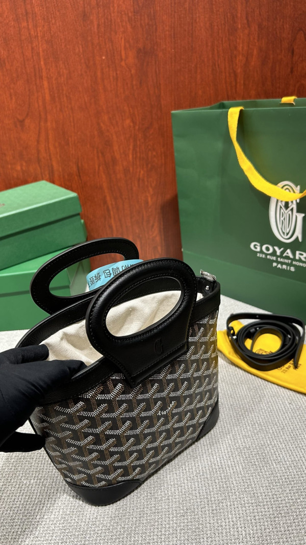 Go*ard beluga  - 23×18.5×8cm