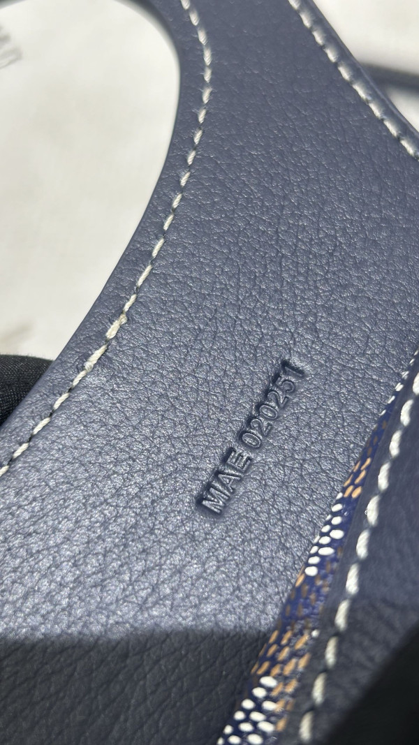 Go*ard beluga  - 23×18.5×8cm