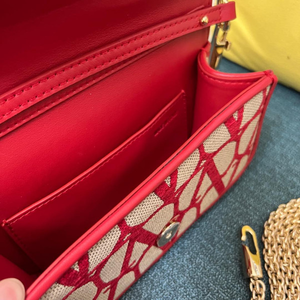 VALENTINO LOCÒ SMALL SHOULDER BAG