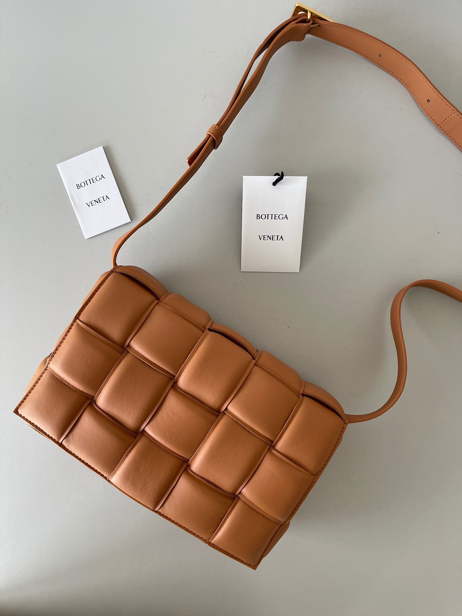 bo*te*ga Ve*ne*ta cassette