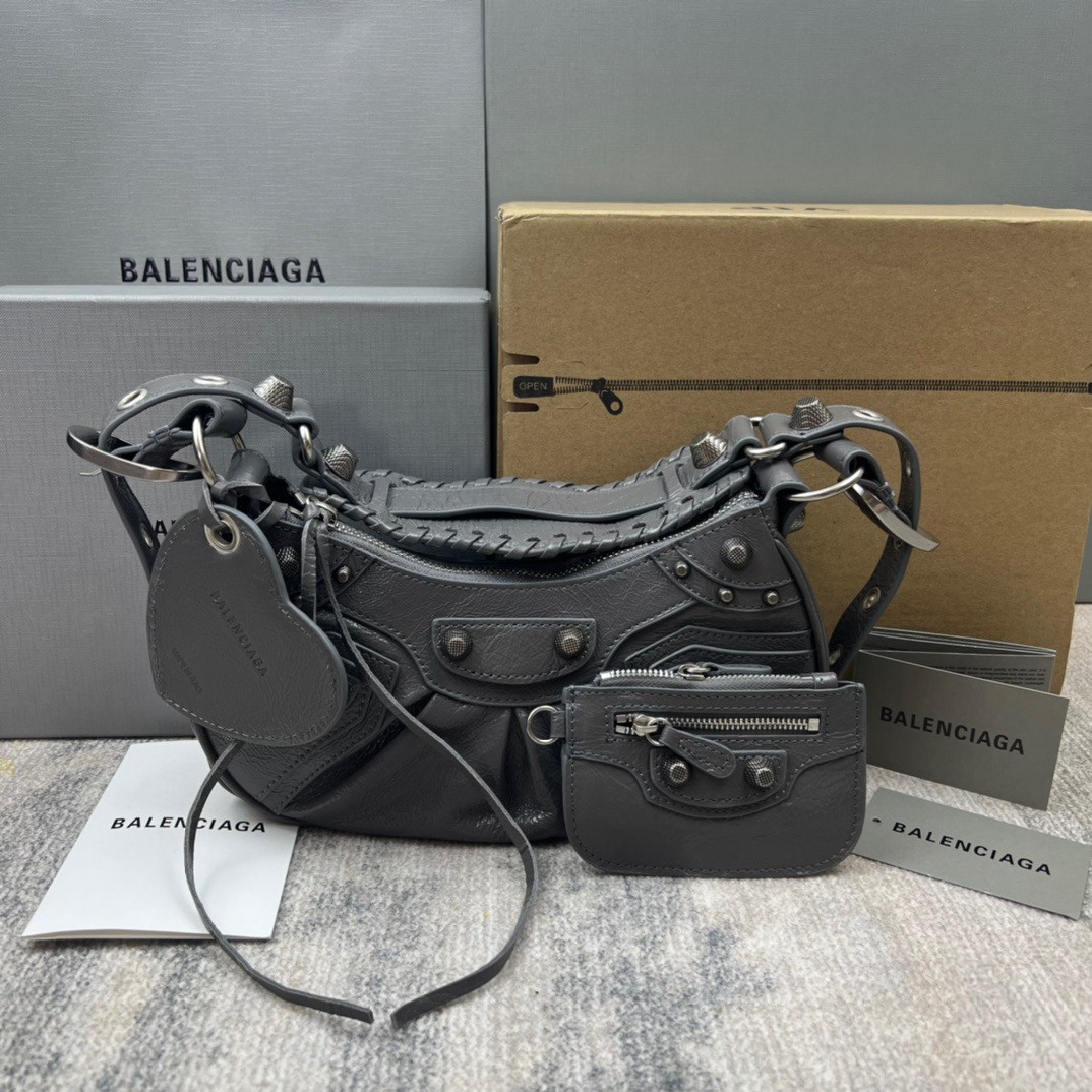 Ba*len*cia*ga women's le cagole xs shoulder bag